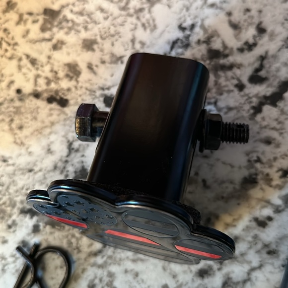 Dog Paw Foot Metal Hitch Cover with Anti-Rattle Pin Bolt (Fits 2" Receiver) - Picture 2 of 3